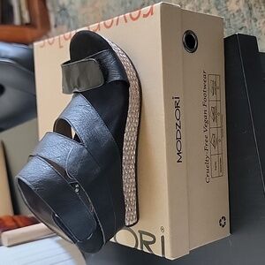 Modzori reversible sandals